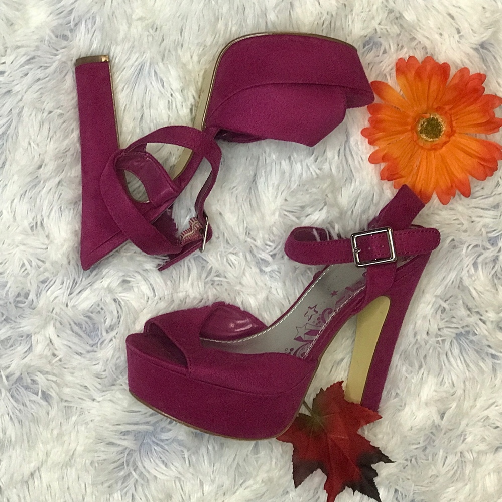 Pink Heels - Picture 3 of 3